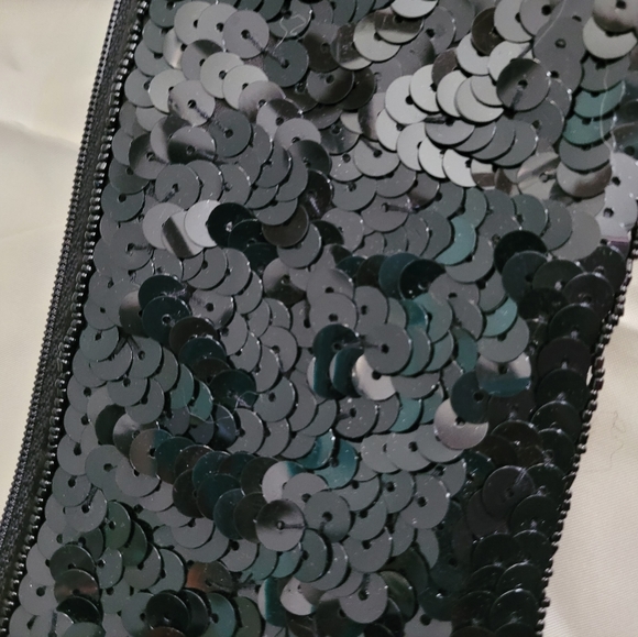 Sequined wristlet Old Navy Euc - Picture 8 of 8